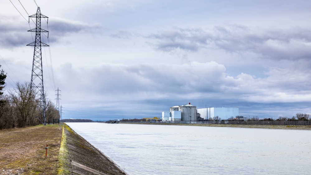 Seit vergangenem Jahr sind die beiden Druckwasserreaktoren des franz&ouml;sischen AKW Fessenheim abgeschaltet. Es werden bis auf l&auml;ngerees die einzigen bleiben. Der franz&ouml;sische Atomausstieg ist ausgesetzt. (Bild: magann)
