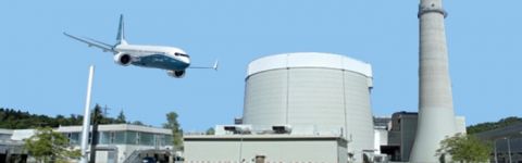 Simulation eines vors&auml;tzlich herbeigef&uuml;hrten Flugzeugabsturzes auf ein AKW (Bild: Mahnwache ENSI Schweiz)