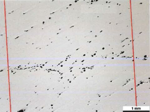 Aluminiumoxid-Partikel, die beim Schmieden des Reaktordruckbeh&auml;lters Beznau I in den Stahl eingeschlossen wurden. (Bild: ENSI)