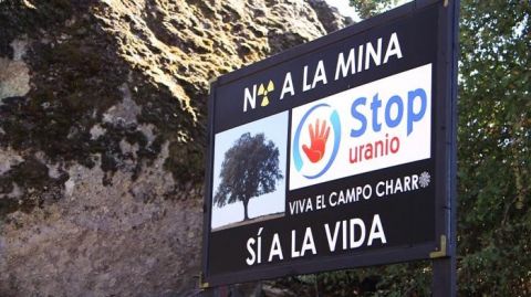 &bdquo;No, al la mina, s&iacute; a la vida&ldquo; &ndash; Nein zur Mine, ja zum Leben so das Billboard der Gegnerbewegung (Bild: WWF)